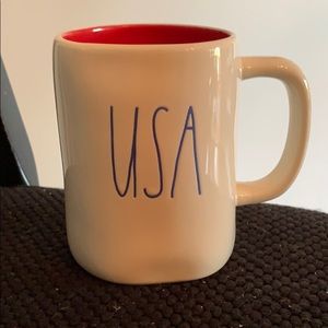 ❤️ Rae Dunn USA Mug